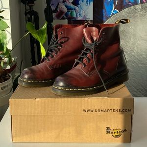 Dr. Martens leather boots size W8/M7